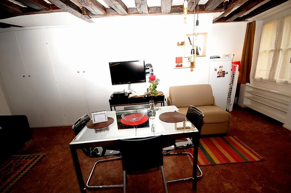 Saint Paul Marais Apartment